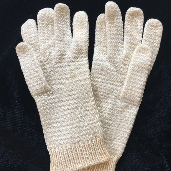 Vintage creamy ivory hand made gloves. Small - Picture 2 of 7